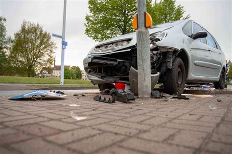 Unfall In Zittau Frau Kracht Frontal In Ampel