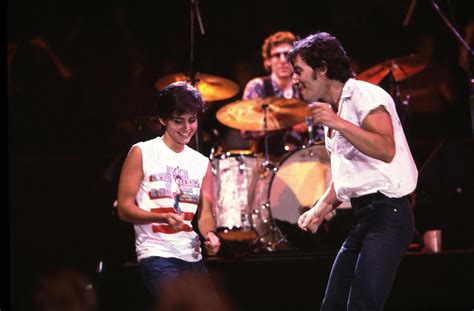 Courtney Cox at Bruce Springsteen Concert, 1984 : r/OldSchoolCelebs