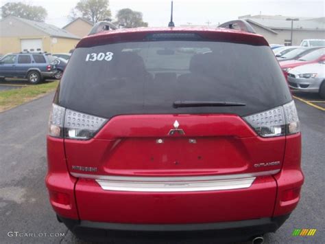 Rally Red Metallic Mitsubishi Outlander Es Photo