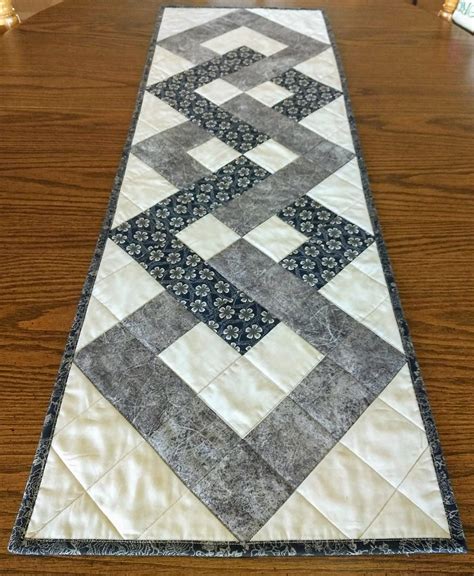 Pdf Pattern For Interlocking Squares Table Runner Digital Pattern