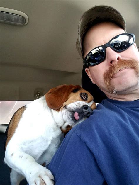 Heartwarming Selfie Shows Beagle Thank The Man Who Rescued Him From Death