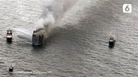 Kapal Pembawa Mobil Terbakar Di Lepas Pantai Belanda Awak