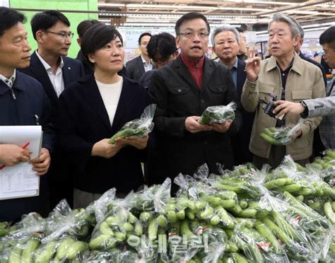 [포토] 물가 설명하는 강호동 농협중앙회장 네이트 뉴스