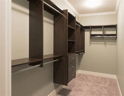 Walk-In Closet Dimensions - A Comprehensive Guide - Homenish