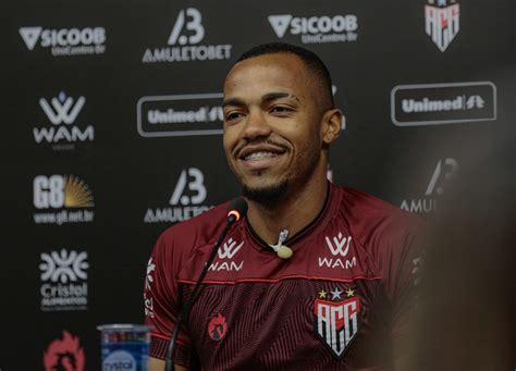 Prestes a completar 100 jogos pelo Atlético GO Marlon Freitas se