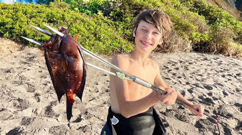 Spearing His First Fish Spearfishing Catch And Cook In Hawaii YouTube