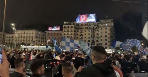 Las Masivas Celebraciones De Los Hinchas De Napoli Por La Copa Italia