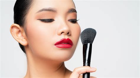 7 Tips Supaya Makeup Awet Tahan Lama Seharian Berkeluarga