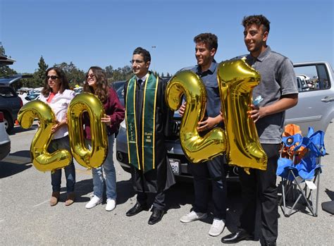 5500 Cal Poly Pomona Graduates Celebrate At Drive In Ceremonies