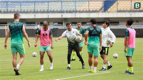 Bri Liga Luis Milla Girang Persib Kembali Bertanding Di Stadion Gbla