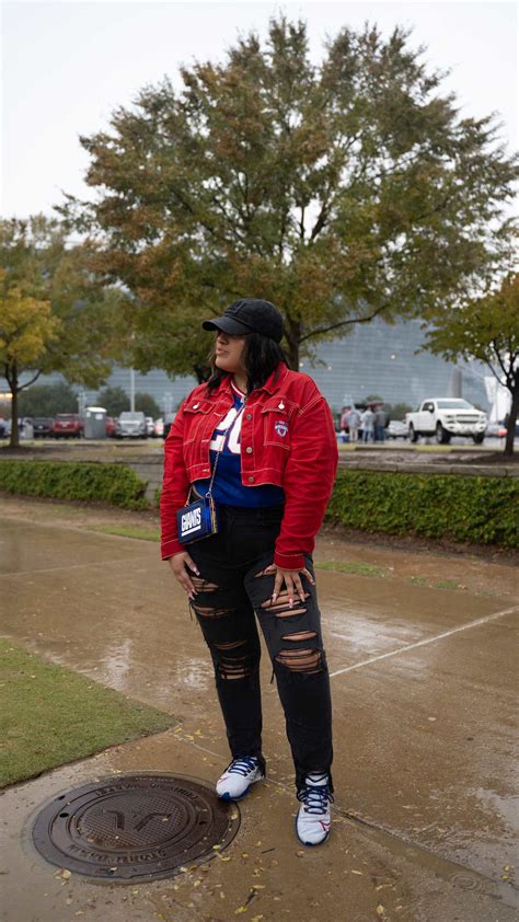 Street SNKRS x NFL: New York Giants vs. Dallas Cowboys. Nike SNKRS