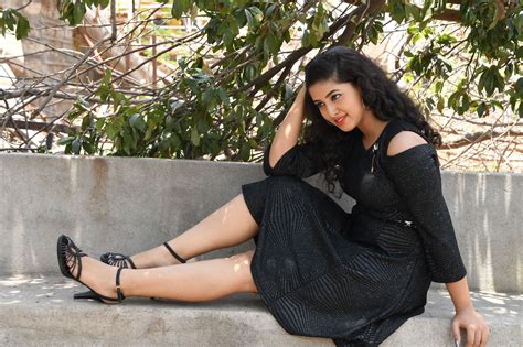 Actress Pavani Reddy Hot Stills Eepixer