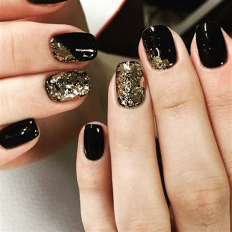 18 Black-and-Gold Nail Looks Perfect for Winter 2018