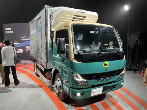 首輛電動輕型貨卡fuso Ecanter重磅登台 台灣戴姆勒亞洲商車 啟動綠能運輸新紀元！ Yahoo奇摩汽車機車