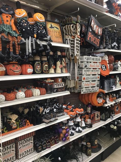 Some pictures of Michaels Halloween aisle! | Fall halloween decor ...