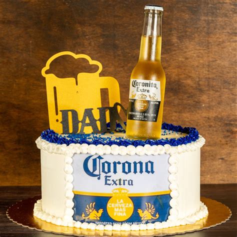 Torta Con Topper Y Corona En El Saloncito Pasteler A En Guayaquil