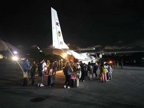 Mga Na Stranded Na Pasahero Sa Batanes Tinulungan Ng Philippine Air