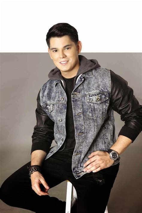Man Central Richard Gutierrez In Casual Wear