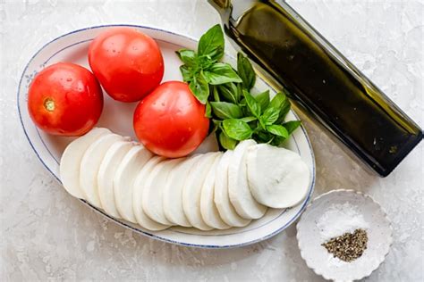 Simple Caprese Salad Feelgoodfoodie