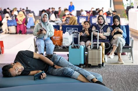 Arus Mudik Bandara Lombok ANTARA Foto