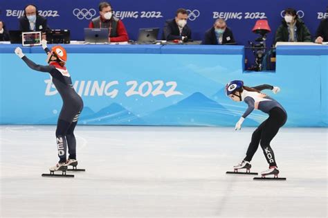 속보 한국 쇼트트랙 여자 계주 3000m 은메달5번째 메달 중앙일보