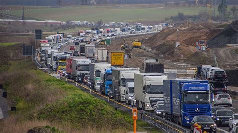 A6 Mega Stau bei Heilbronn mehrere Unfälle auf Autobahn bei Bad Rappenau