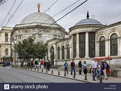 Mausoleum of Sultan Mahmud II in Istanbul. Turkey Stock Photo - Alamy