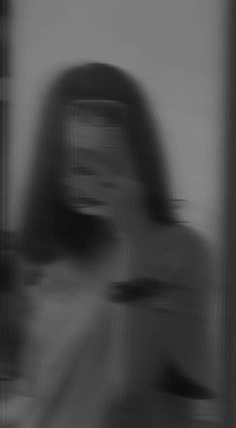 Pin by 尼吉娜 on 美麗的烏爾贊女孩 Blurred aesthetic girl mirror shot Shadow