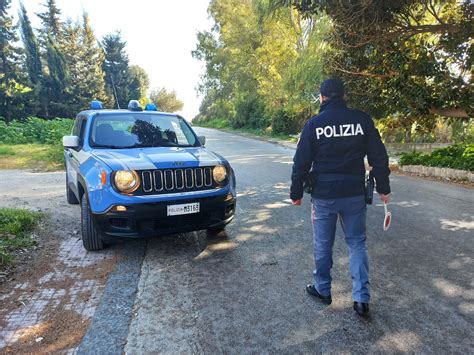 Fugge all alt della polizia perché senza patente 5 mila euro di multa