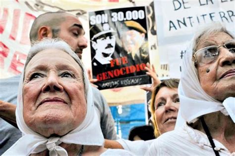 Las Madres De Plaza De Mayo Conmemoran Sus 45 Años De Lucha