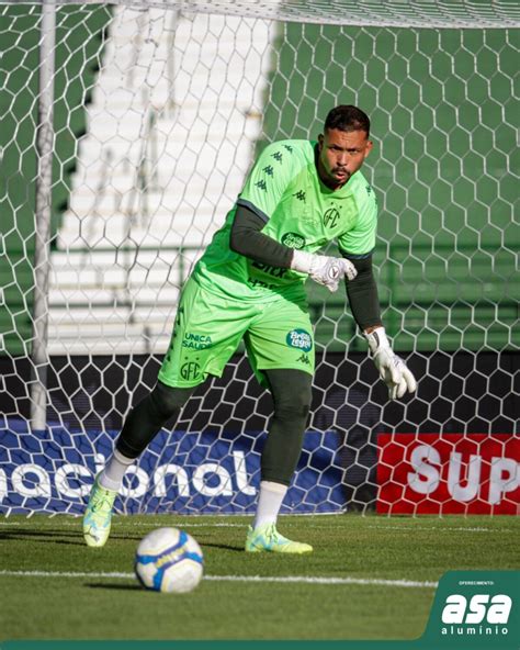 Emprestados do Santos Vladimir é titular em vitória do Guarani na