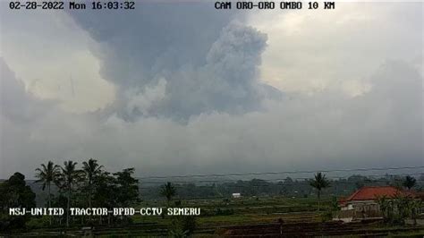 Hari Ini Gunung Semeru Kembali Luncurkan Awan Panas Guguran Status