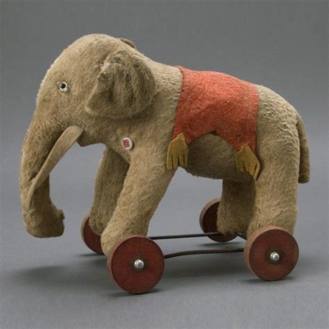 335 Steiff Elephant Toy On Wood Wheels Circa 1940 Lot 335 Antique