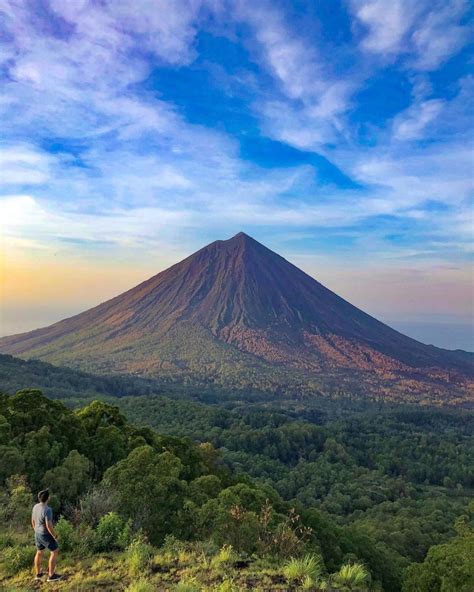 Mengenal Gunung Inerie Di Flores