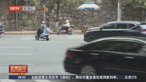 两男童凌晨骑车“兜风” 所幸民警及时发现劝止北京时间