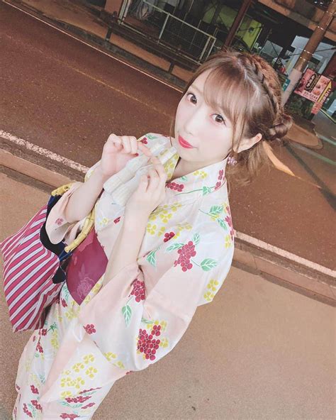 愛迫みゆさんのインスタグラム写真 愛迫みゆinstagram「とある撮影で📷💕 浴衣着れたよー👘 花火も出来ました🎆