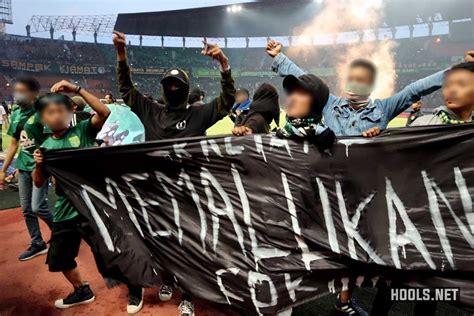 Persebaya fans riot following defeat to PSS Sleman - Hools.net