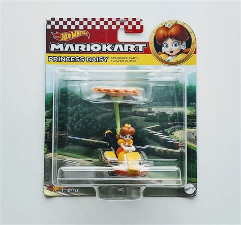 Hot Wheels Mario Kart Gliders Daisy Standard Kart With Flower Glider HDB41