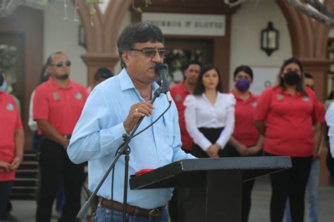 XIV Ayuntamiento de Los Cabos entrega apoyos a jóvenes estudiantes y