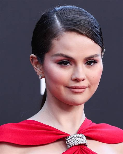 Selena Gomez Red Carpet At Critics Choice Awards In La Gotceleb