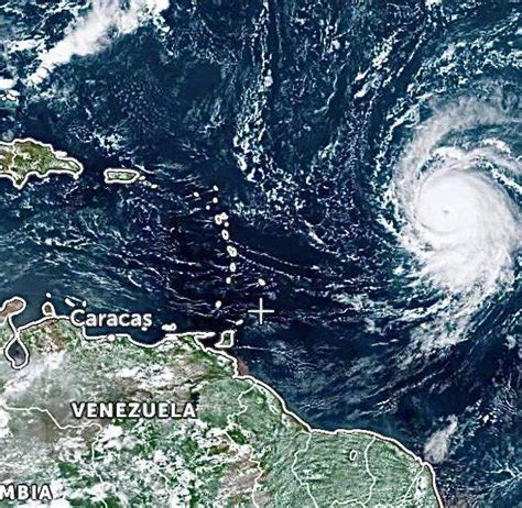 La tormenta tropical Lee ya es un poderoso huracán que amenaza a Puerto