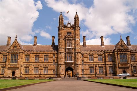 Chinese Tourists Confuse University Of Sydney With