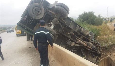 إصابة شخص في انقلاب شاحنة بالطريق السيار في البليدة النهار أونلاين