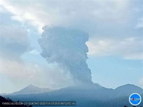 Dilarang Mendekat Gunung Dukono Alami Kali Letusan Depok Pos