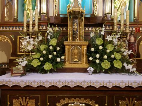 Pin by Suchunia on bukiety | Church flower arrangements, Church flowers ...
