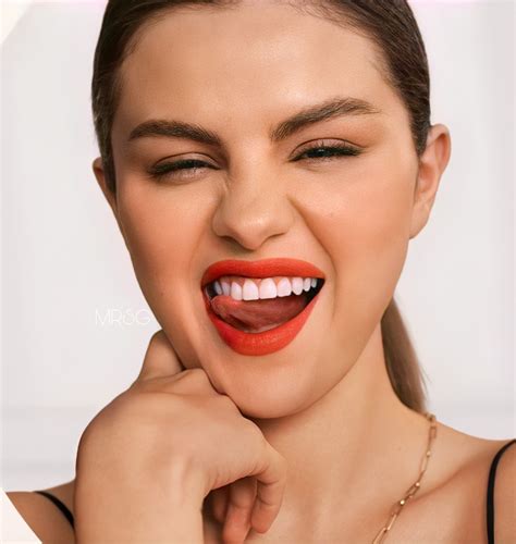 Selena Gomez Teeth Fix