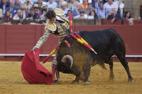 Las imágenes de la corrida de toros del Domingo de Resurrección en la