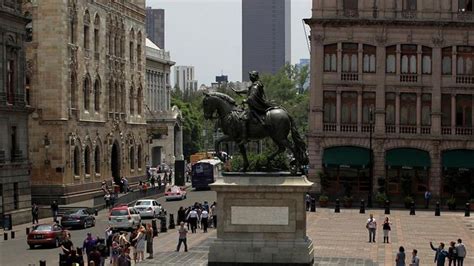 Recobra su esplendor la dañada escultura El Caballito en Ciudad de México