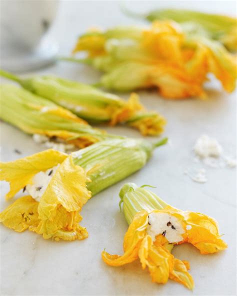 Recette Fleurs De Courgettes Farcies La Ricotta Marie Claire