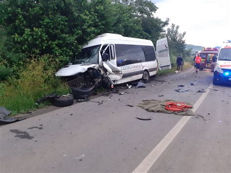 Accident Cu Un Microbuz Pe Un Drum Din Cluj Apte Persoane Au Fost